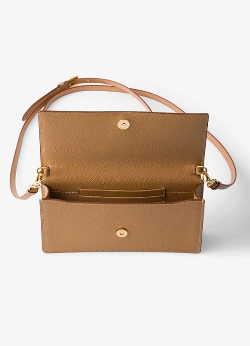 Prada Mini clutch van leer met afneembare schouderriem - detail camel