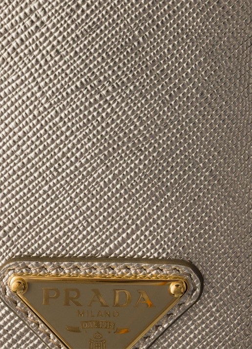 Prada Pasjeshouder van kalfsleer met afneembaar koord - detail 3 goud