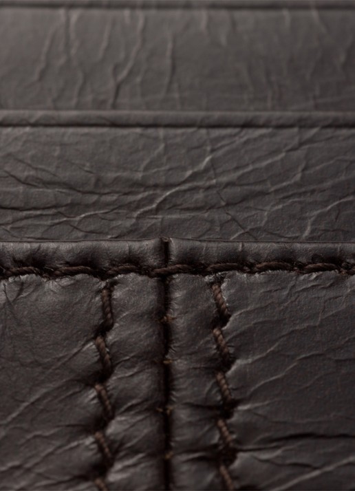 Prada Pasjeshouder van kalfsleer met logo - detail donkerbruin