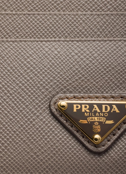 Prada Pasjeshouder van kalfsleer - detail zand