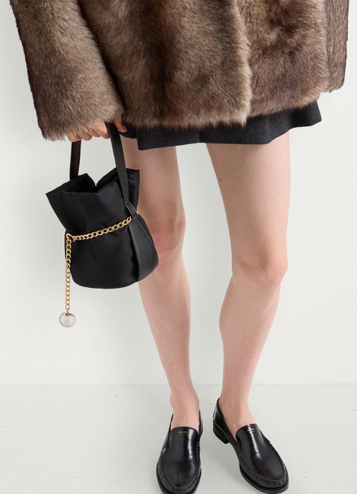 Prada Petit Sac Noir Re-Nylon Mini handtas met leren details - detail zwart