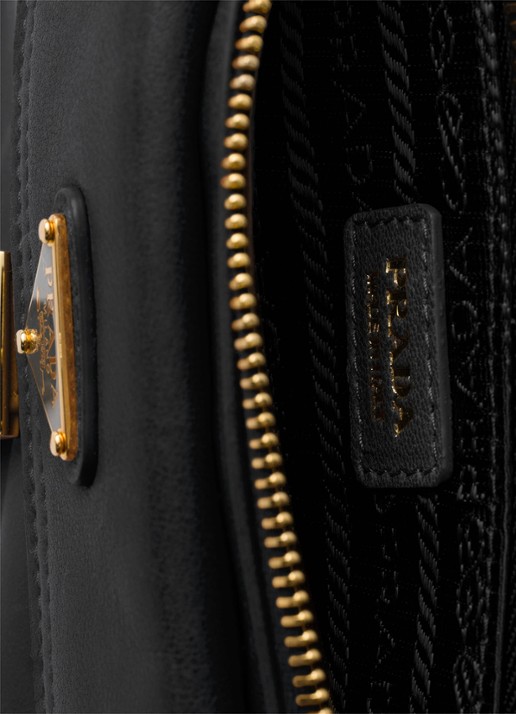 Prada Portemonnee van lamsleer met afneembare schouderriem - detail 4 zwart
