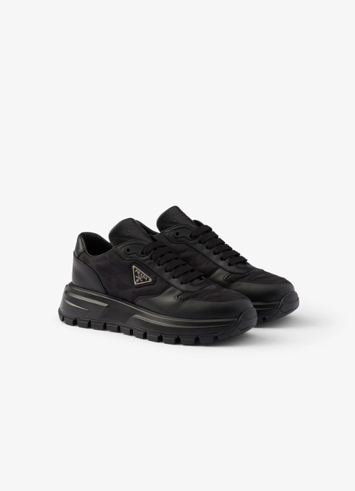 Prada Prax 01 Re-Nylon sneaker met leren details - voorkant 4 zwart