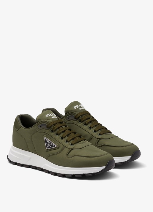 Prada Prax 01 Re-Nylon sneaker met logo - voorkant groen