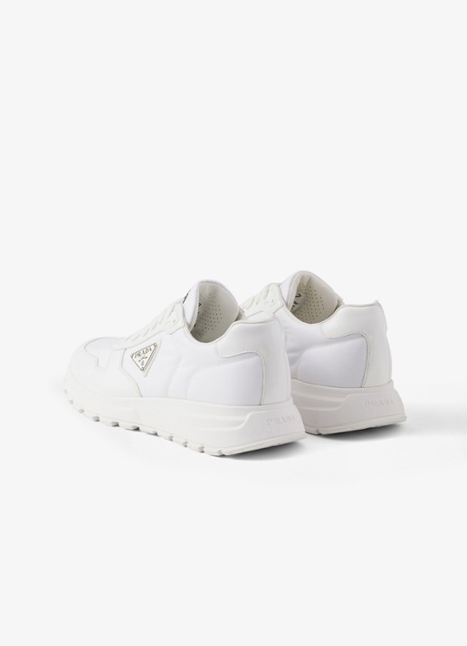 Prada Prax 01 Re-Nylon sneakers met leren details en logo - achterkant wit