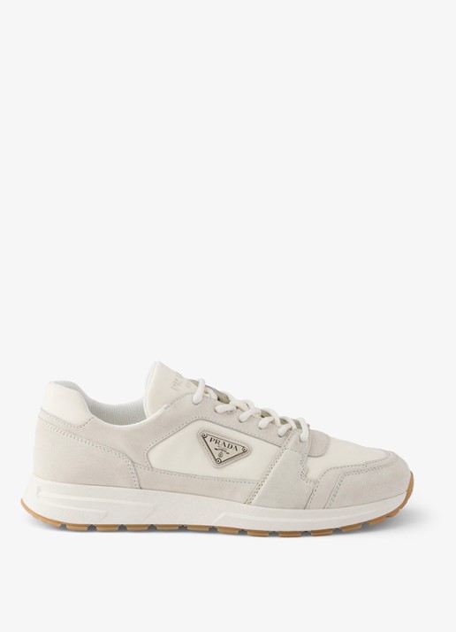 Prada Prax Re-Nylon sneaker met kalfssuède details - voorkant gebroken wit