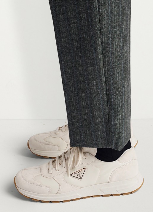 Prada Prax Re-Nylon sneaker met suède details - voorkant 2 gebroken wit