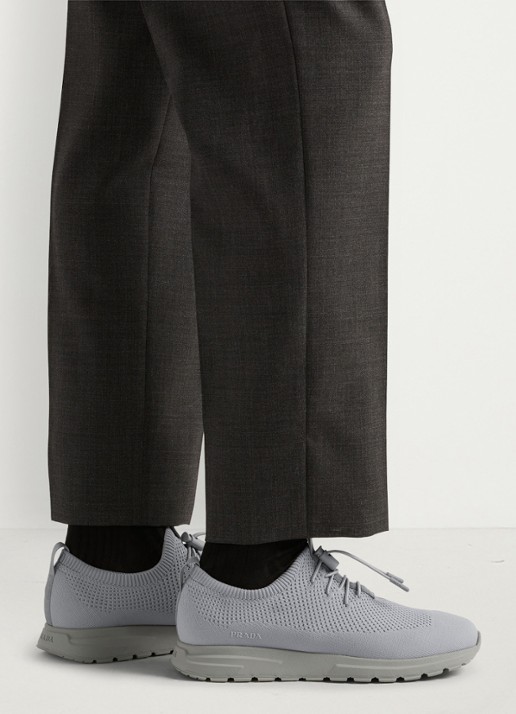 Prada Prax sneaker met gebreid bovenwerk - voorkant 2 grijs