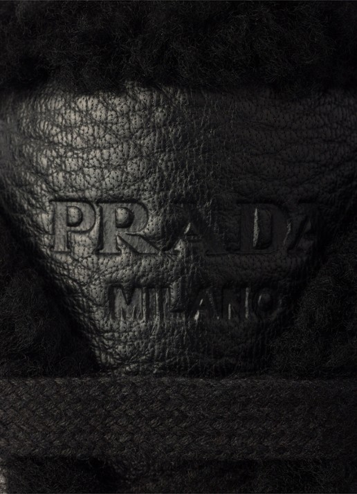 Prada Prax sneaker van leer met schapenvacht - detail 4 zwart