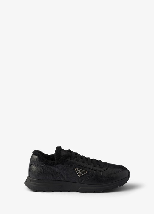 Prada Prax sneaker van leer met schapenvacht