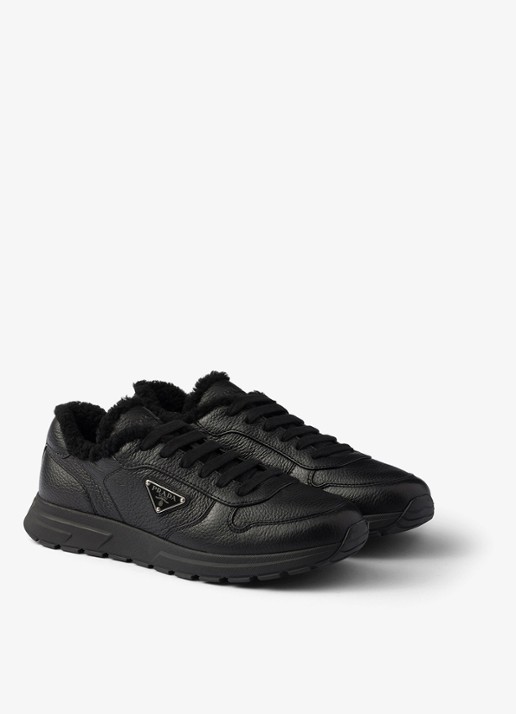 Prada Prax sneaker van leer met schapenvacht - voorkant 2 zwart