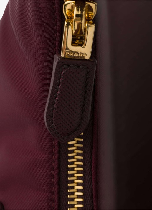 Prada Re-Edition 2005 Re-Nylon Mini schoudertas met leren details - detail 6 bordeauxrood