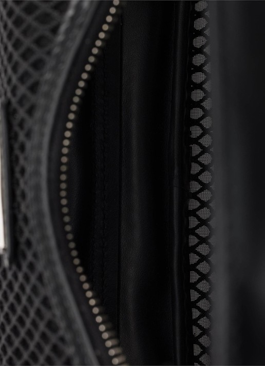 Prada Re-Edition 2005 schoudertas van mesh met leren details - detail 2 zwart