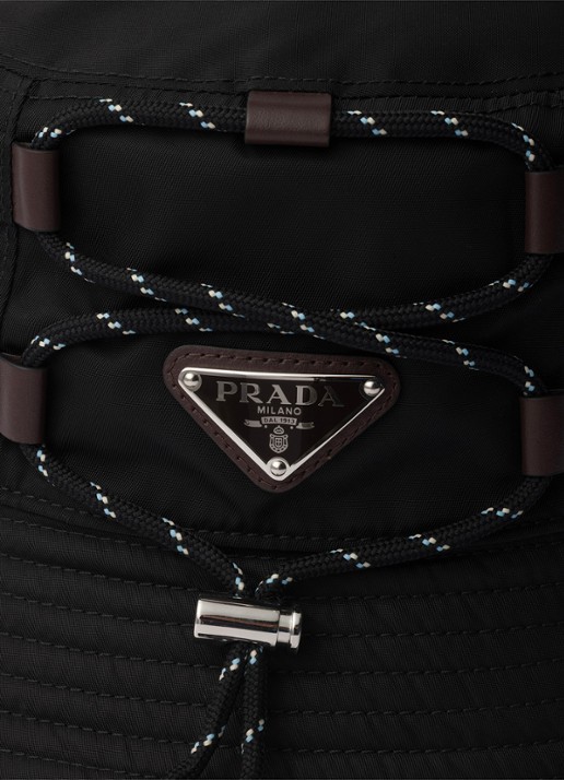 Prada Re-Nylon bucket hoed met leren details - detail zwart