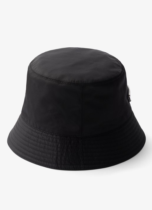 Prada Re-Nylon bucket hoed met logo - achterkant zwart