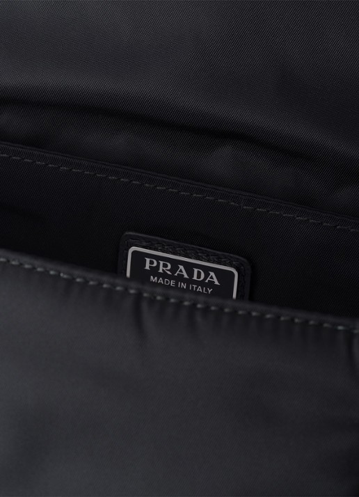 Prada Re-Nylon crossbodytas met leren details - detail 3 zwart