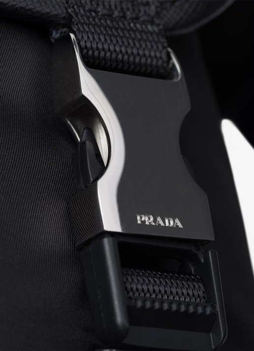 Prada Re-Nylon crossbodytas met leren details - detail 6 zwart