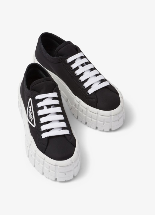 Prada Re-Nylon Double Wheel sneaker met logo en plateauzool - detail 3 zwart