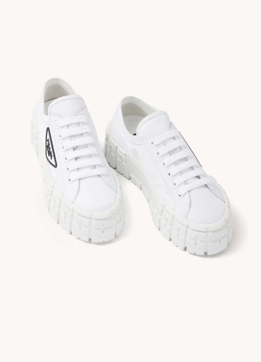 Prada Re-Nylon Double Wheel sneaker met logo en plateauzool - detail 4 wit