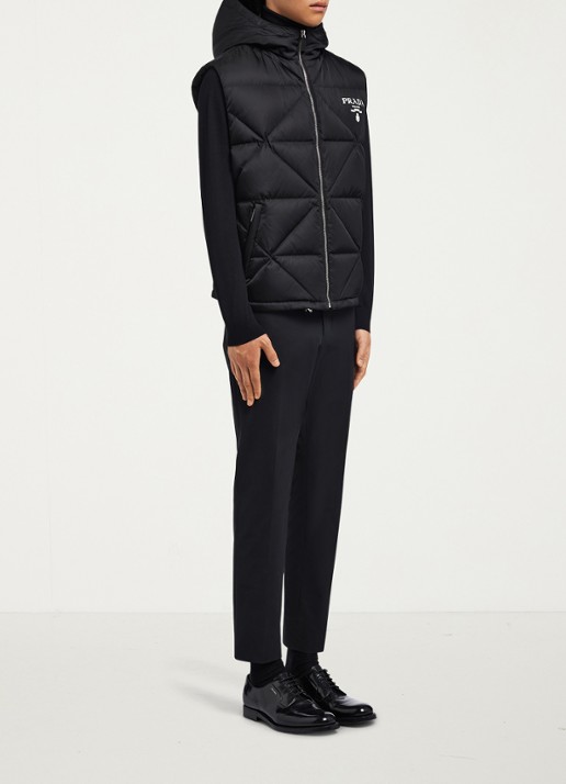 Prada Re-Nylon gewatteerde bodywarmer met donsvulling en capuchon - detail 6 zwart