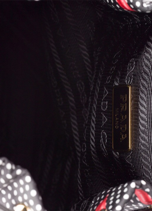 Prada Re-Nylon handtas met leren details - detail 6 zwart