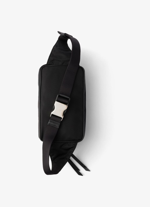 Prada Re-Nylon heuptas met leren details - achterkant zwart