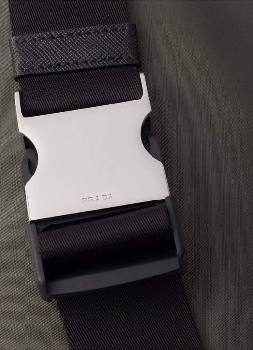 Prada Re-Nylon heuptas met leren details - detail 4 olijfgroen