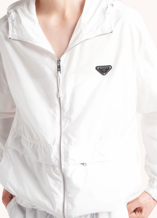 Prada Re-Nylon jack met capuchon en logo - detail 4 wit
