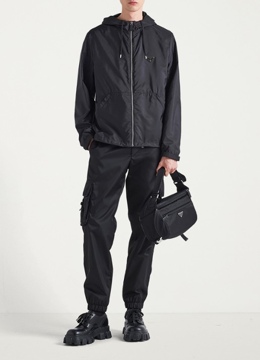 Prada Re-Nylon jack met capuchon en steekzakken - voorkant 2 zwart