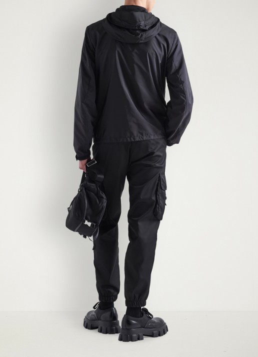 Prada Re-Nylon jack met capuchon en steekzakken - achterkant 5 zwart