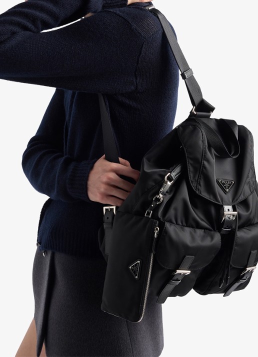 Prada Re-Nylon Medium rugzak met leren details - voorkant 7 diepzwart