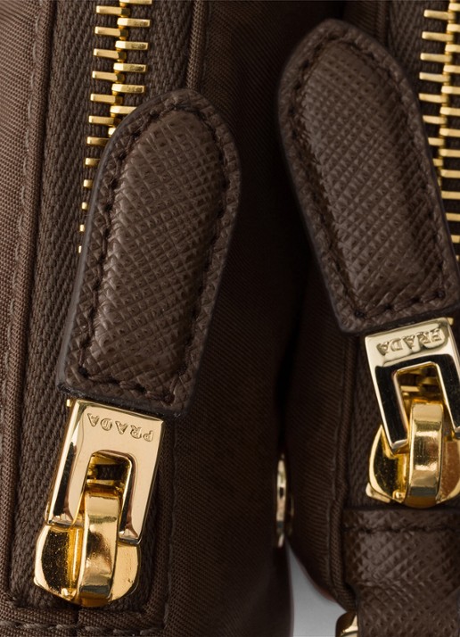 Prada Re-Nylon Mini schoudertas met leren details - detail 3 donkerbruin