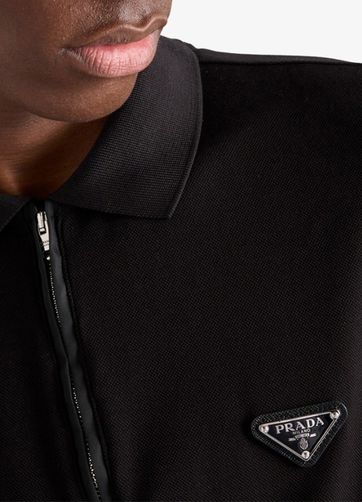 Prada Re-Nylon oversized fit polo van piqué katoen met halve rits - detail 2 zwart