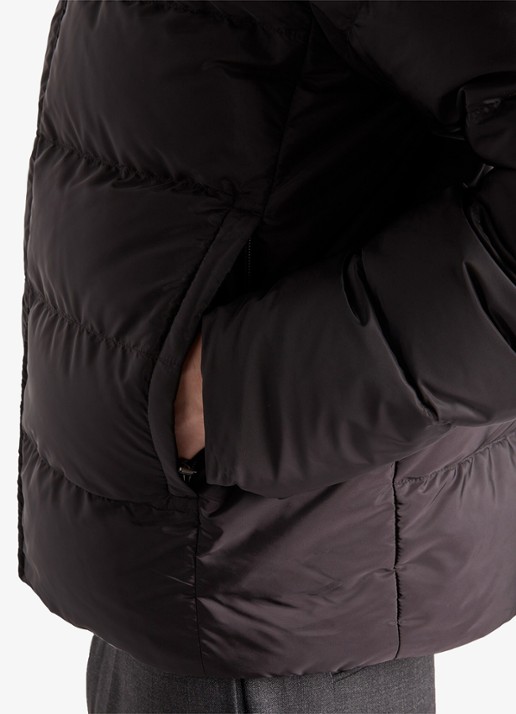 Prada Re-Nylon puffer jack met donsvulling - detail 4 zwart