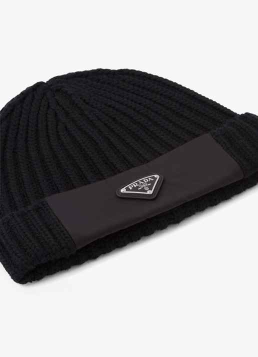 Prada Re-Nylon ribgebreide muts met logo - detail zwart