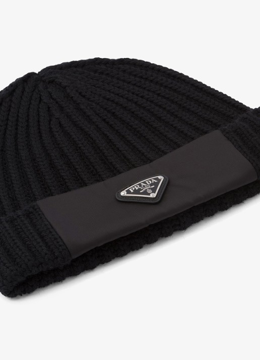 Prada Re-Nylon ribgebreide muts van wol met logo - voorkant 2 zwart