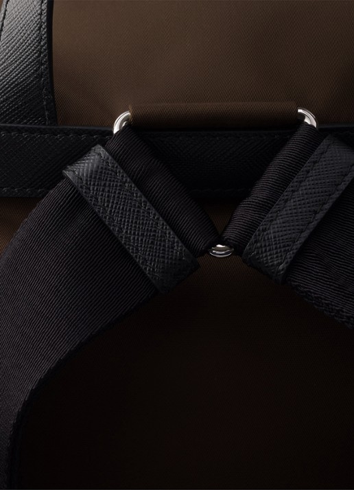 Prada Re-Nylon rugzak met leren details - detail 3 donkerbruin
