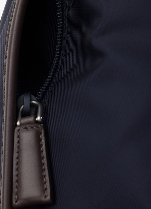 Prada Re-Nylon schoudertas met leren details - detail 6 donkerblauw