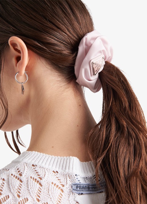Prada Re-Nylon scrunchie met logo - voorkant 3 lichtroze