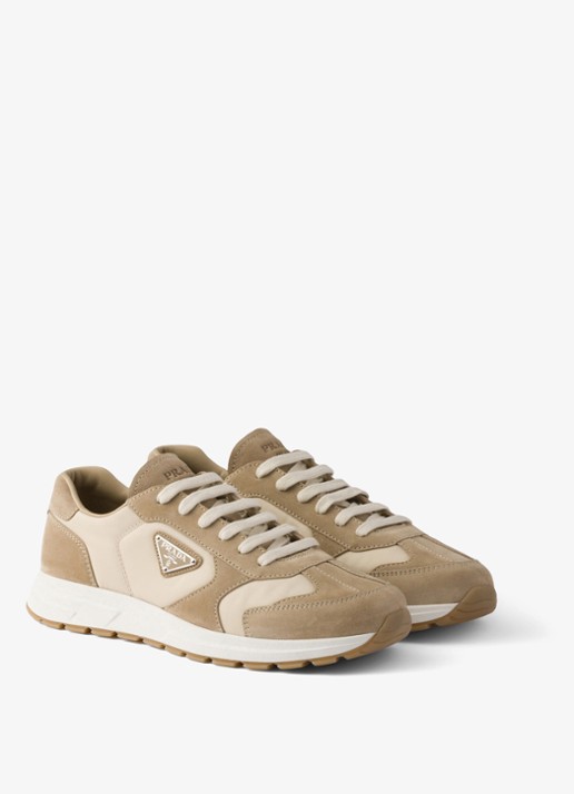 Prada Re-Nylon sneaker met suède details - detail beige