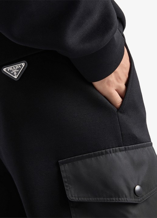 Prada Re-Nylon tapered fit joggingbroek met klepzakken - detail 3 zwart