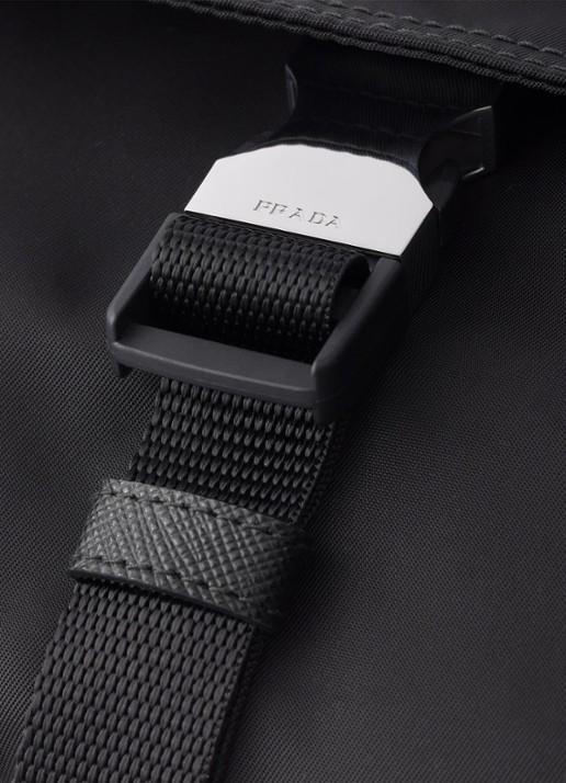 Prada Re-Nylon telefoonhoesje met afneembare schouderriem - detail 4 zwart