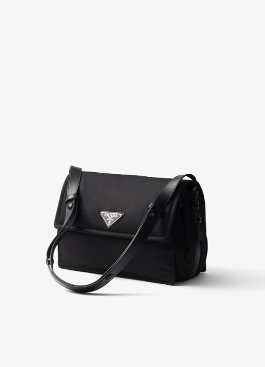Prada Re-Nylon Traveller Medium crossbodytas met leren details - detail 3 zwart