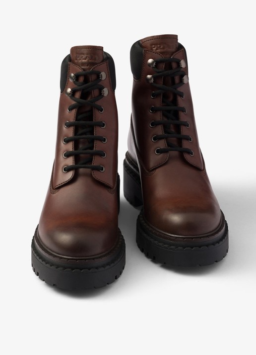 Prada Re-Nylon veterboot van leer - detail 8 donkerbruin