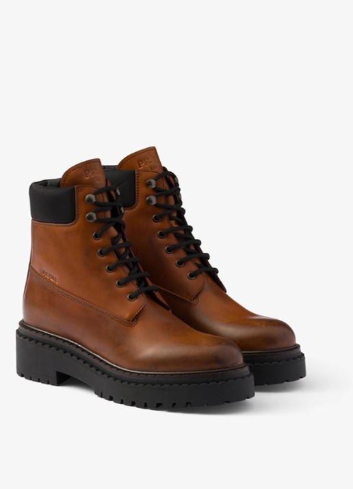 Prada Re-Nylon veterboot van leer - voorkant 5 donkerbruin