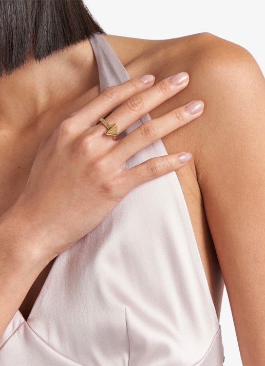 Prada Ring met logo - voorkant 4 goud