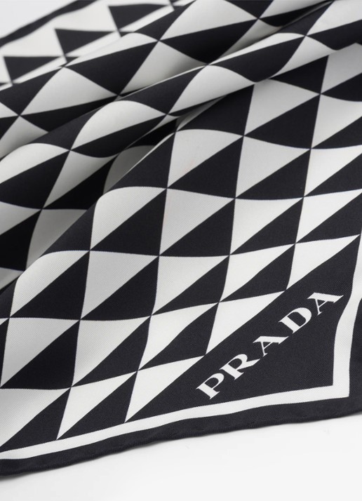Prada Sjaal met print 55 x 55 cm - voorkant 2 diepzwart