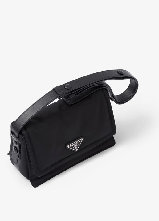 Prada Small Re-Nylon gewatteerde schoudertas met leren details - detail zwart
