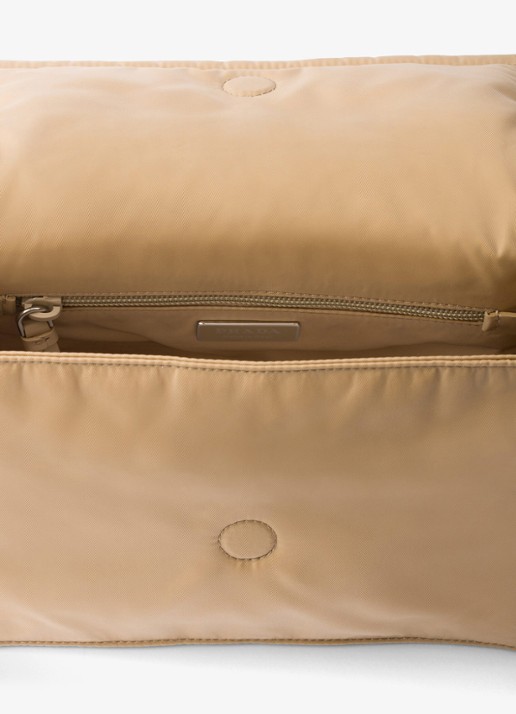 Prada Small Re-Nylon gewatteerde schoudertas met leren details - detail 3 beige
