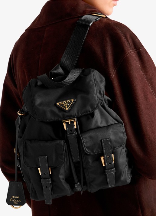 Prada Small Re-Nylon rugzak met logo - voorkant 2 diepzwart